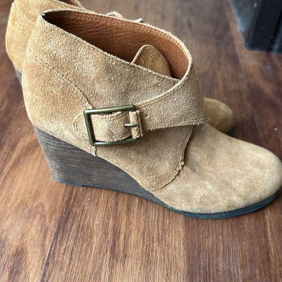 Lucky Brand Suede bootie. - Picture 2 of 5